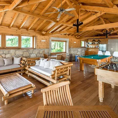 Sleeps 8 Pool Air Con * Boliqueime