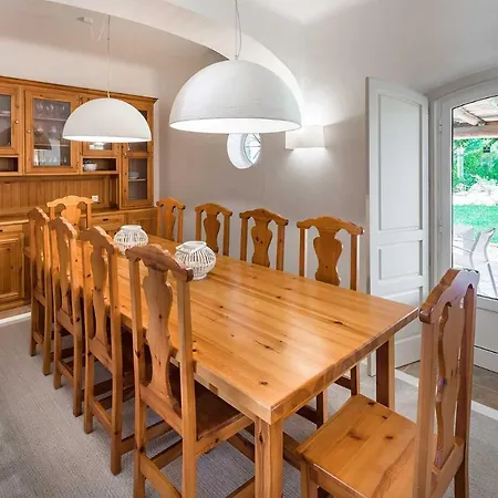 Sleeps 8 Pool Air Con Villa *
