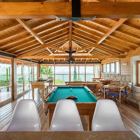 Sleeps 8 Pool Air Con *