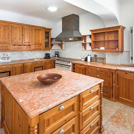 Sleeps 8 Pool Air Con Villa *